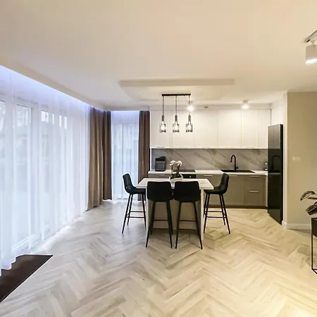 4 Bedroom Gorgeous In *